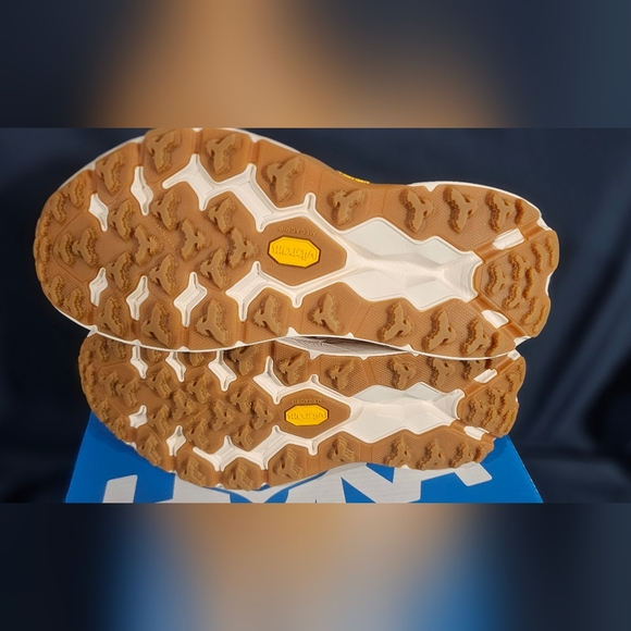 Hoka Speedgoat 5 Shoes Cream Sandstone 1123158-CRMS Women SZ 9.5 OR 10 New W/Box - Picture 6 of 8